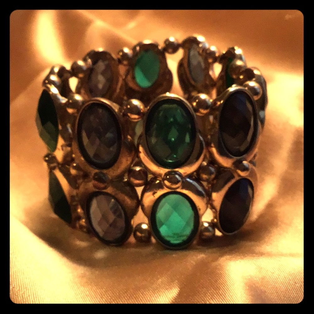 Vintage stretch jade green/accorded green stones